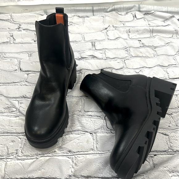 French Connection Jane Chelsea Lug Sole Boots Black Vegan Leather Size 9 NWOB - Picture 1 of 16